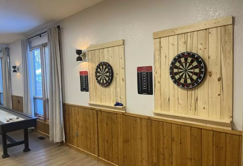 Отель Loge Wolf Creek