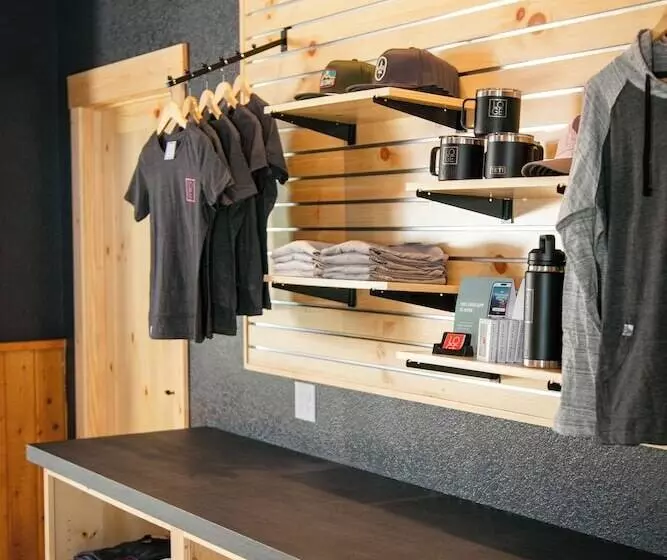 Отель Loge Wolf Creek