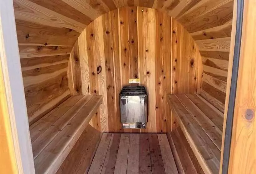 Отель Loge Wolf Creek