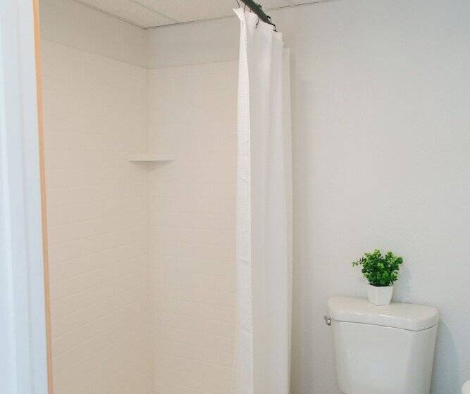 Отель Loge Wolf Creek