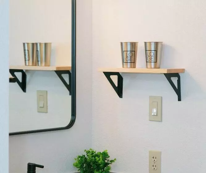 Отель Loge Wolf Creek