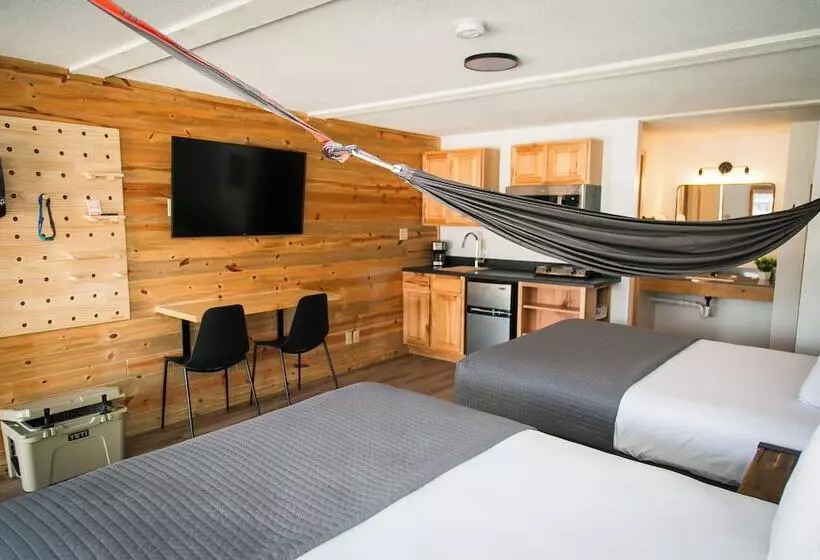 Отель Loge Wolf Creek