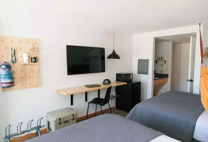 Отель Loge Wolf Creek