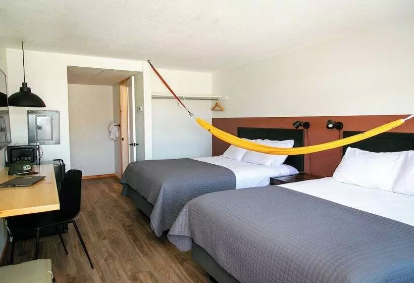 Отель Loge Wolf Creek