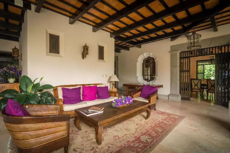 هتل Pensativo House