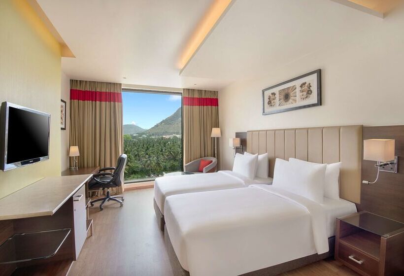 Отель Radisson Salem