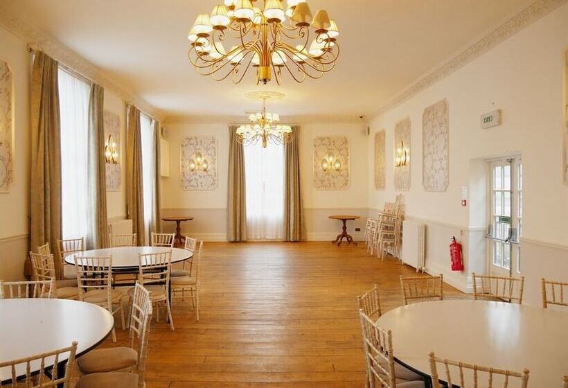 Hotel The Angel In Wootton Bassett