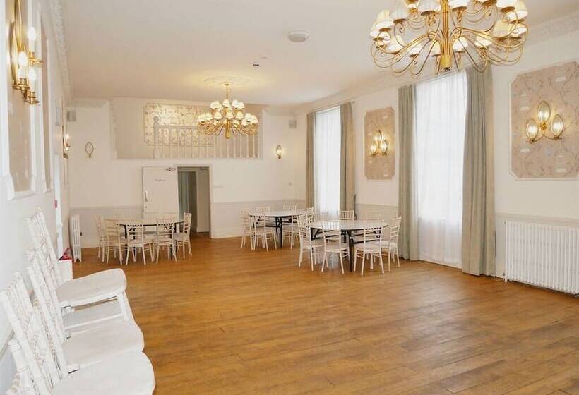 Hotel The Angel In Wootton Bassett