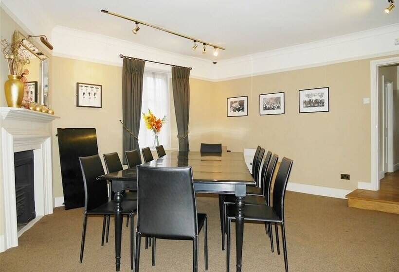 Hotel The Angel In Wootton Bassett