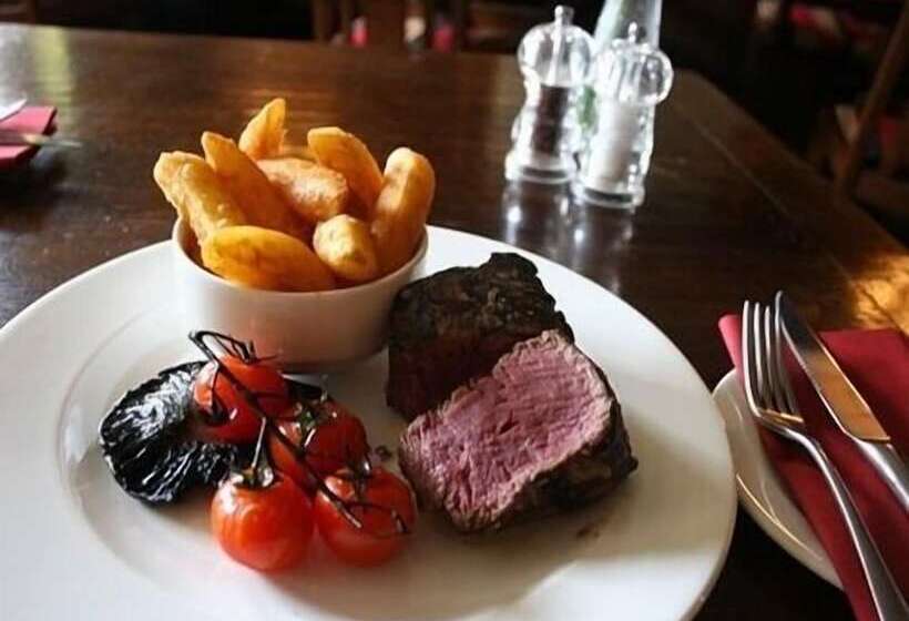 Hotel The Angel In Wootton Bassett