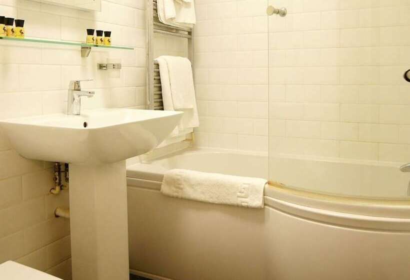 Hotel The Angel In Wootton Bassett