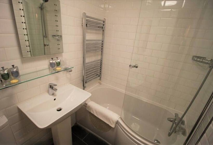 Hotel The Angel In Wootton Bassett