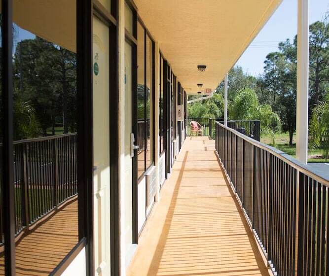 汽车旅馆  At Home Inn  Fort Pierce