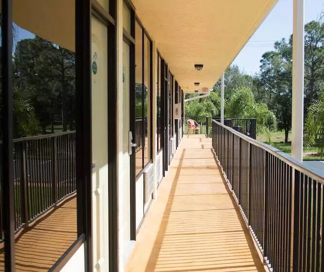 汽车旅馆  At Home Inn  Fort Pierce