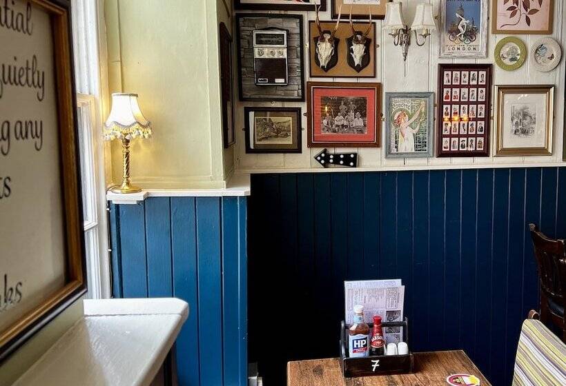 膳宿费 The Crown And Cushion