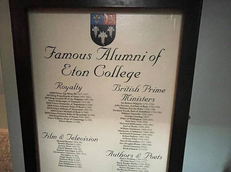 膳宿费 The Crown And Cushion