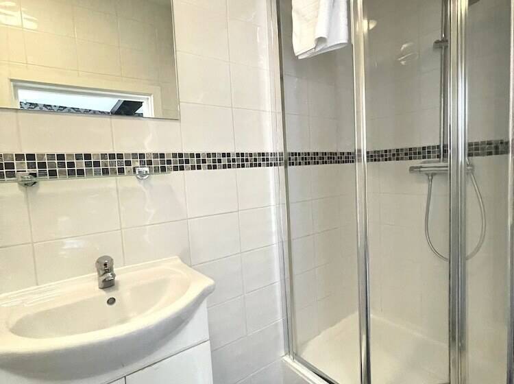 膳宿费 The Crown And Cushion