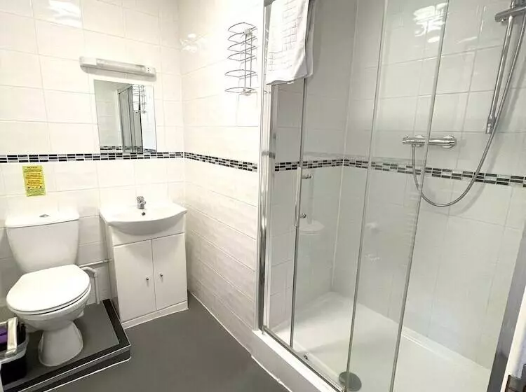 Majatalo The Crown And Cushion