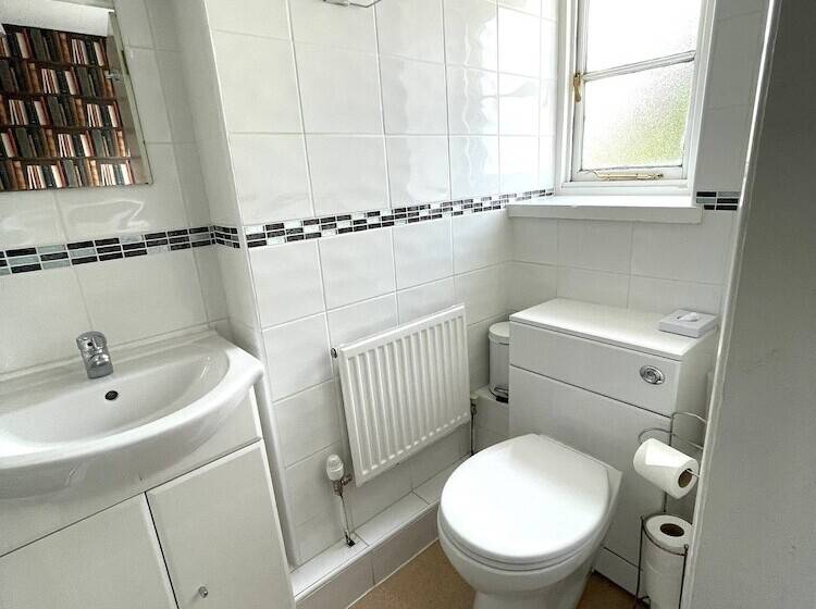 膳宿费 The Crown And Cushion