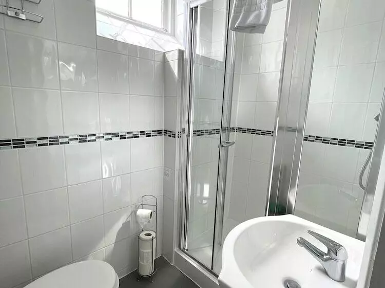 Majatalo The Crown And Cushion