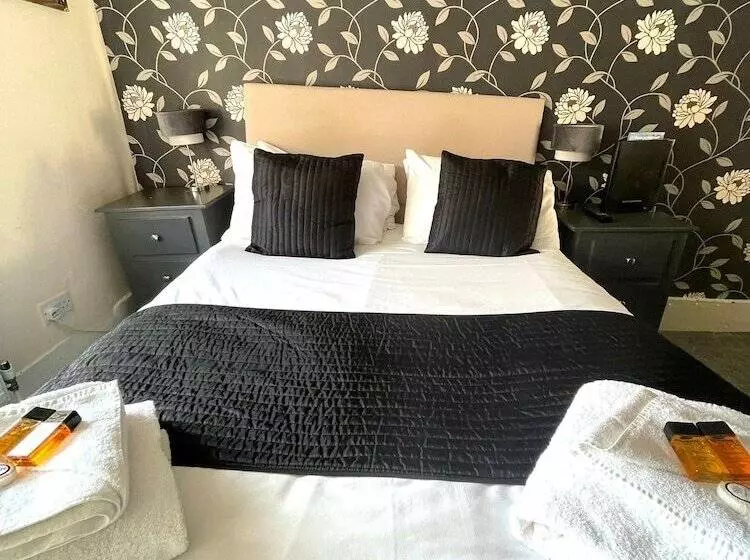 Majatalo The Crown And Cushion