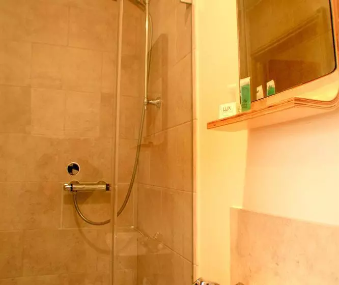 فندق The Kelvin Guest House