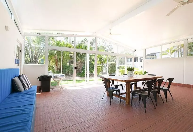 White Crest Apartments