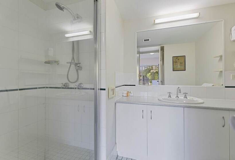 White Crest Apartments