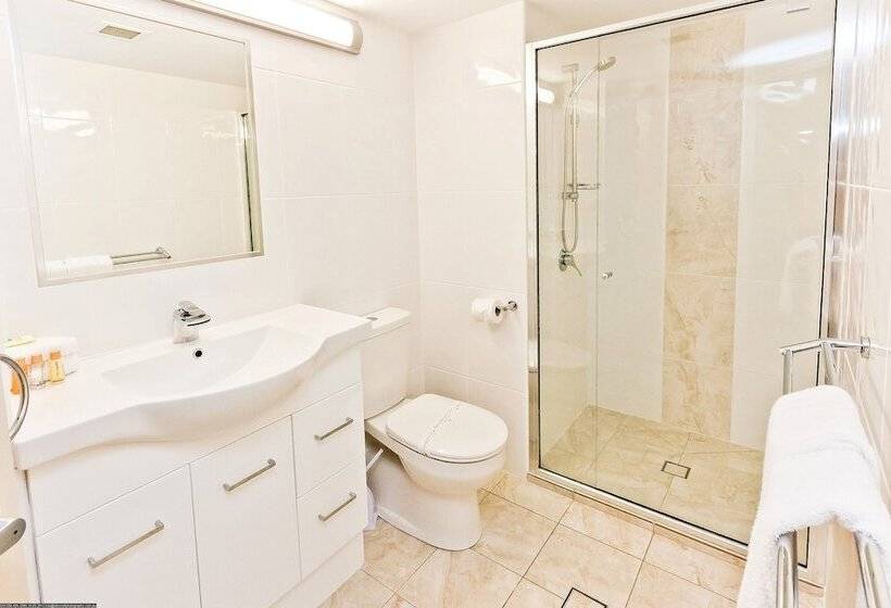 White Crest Apartments