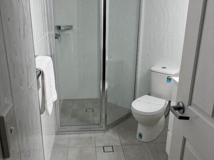 White Crest Apartments