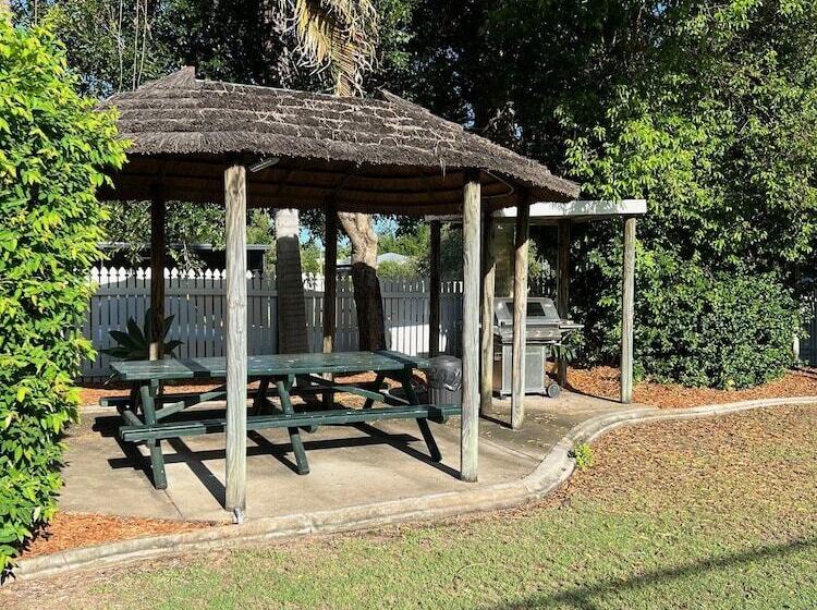 White Crest Apartments