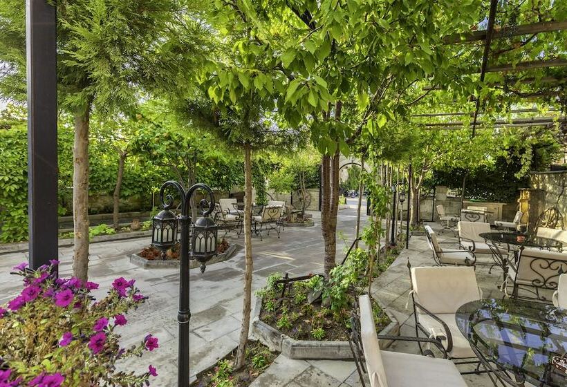 هتل Helen Cave Suites