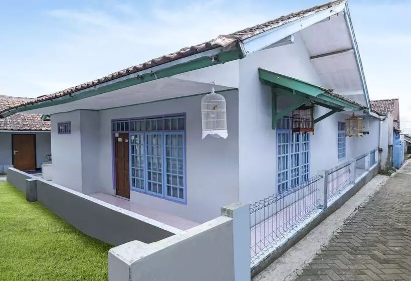 Hotelli Oyo Homes 91009 Eco Tourism Desa Cibodas Areng 4 Syariah