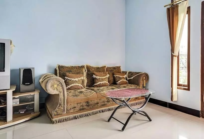 Hotelli Oyo Homes 91009 Eco Tourism Desa Cibodas Areng 4 Syariah