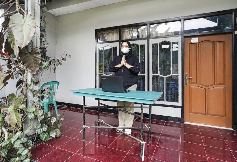 בית מלון כפרי Oyo Homes 91009 Eco Tourism Desa Cibodas Areng 4 Syariah