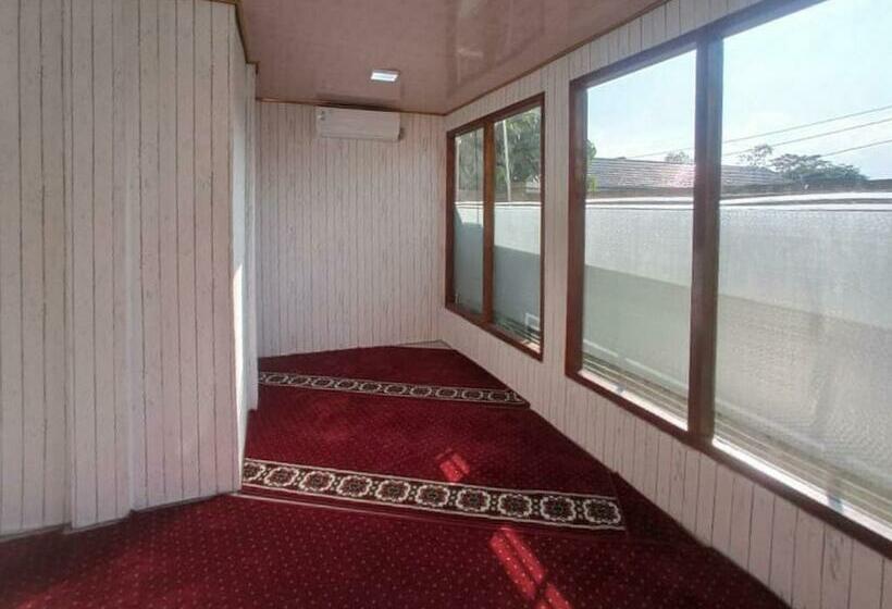 Отель Reddoorz Syariah Near Jakabaring Sport City Palembang