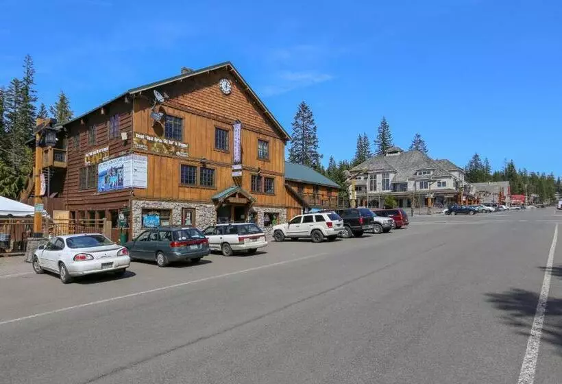 ホテル The Chefs Chalet At Collins Lake