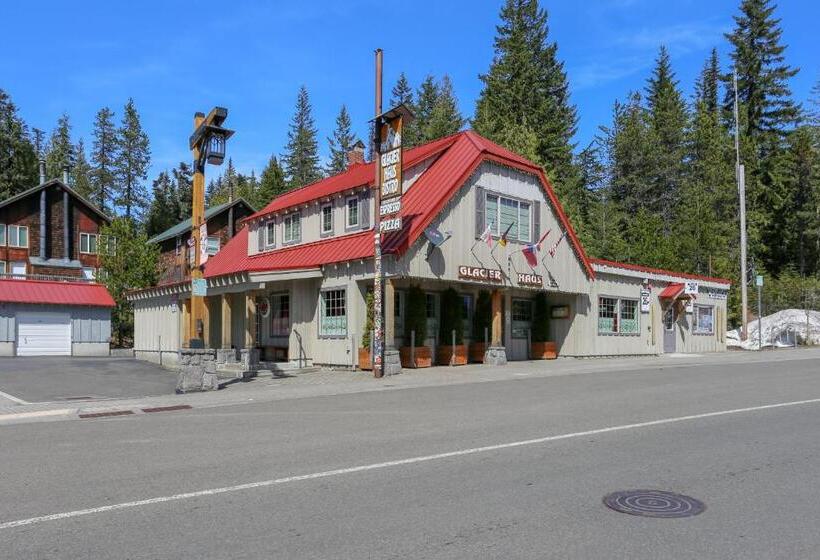 Отель The Chefs Chalet At Collins Lake