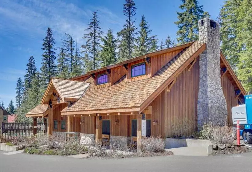 ホテル The Chefs Chalet At Collins Lake