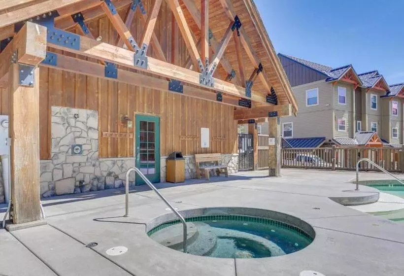 ホテル The Chefs Chalet At Collins Lake