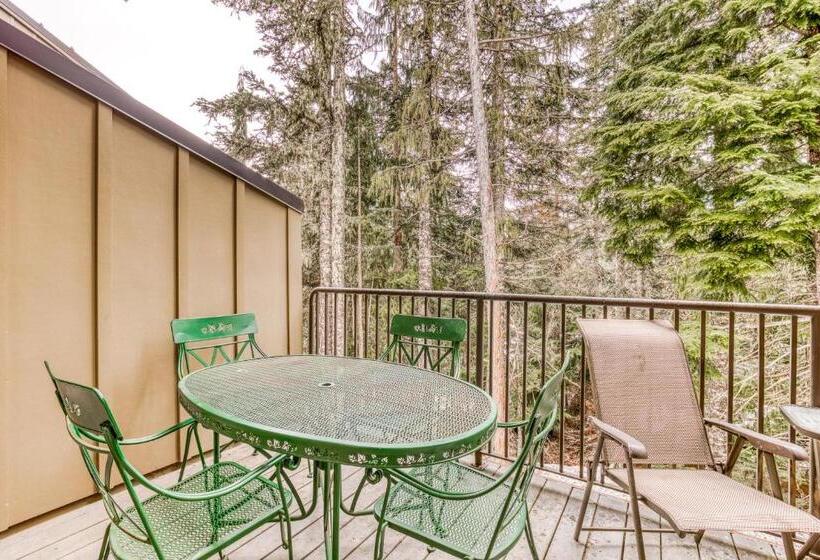 Отель The Chefs Chalet At Collins Lake