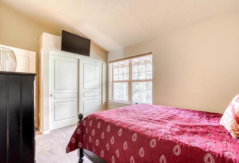 Отель The Chefs Chalet At Collins Lake