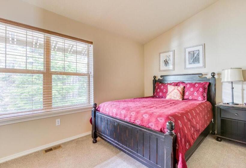 Отель The Chefs Chalet At Collins Lake