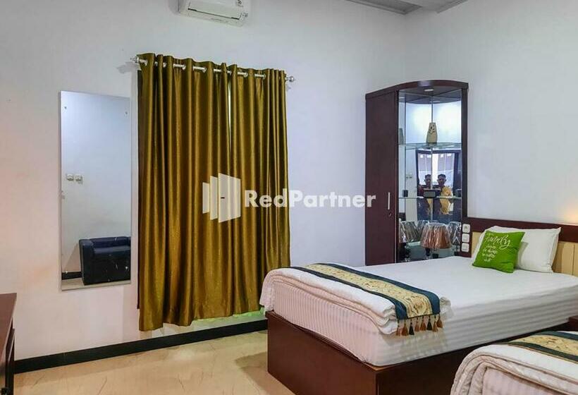 בית מלון כפרי Wisma Auliyah Kolaka Utara Mitra Reddoorz