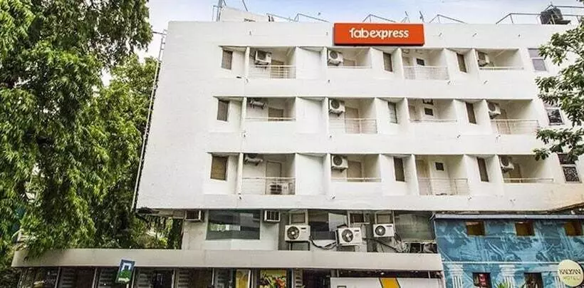 Hotelli Fabexpress Kalyan