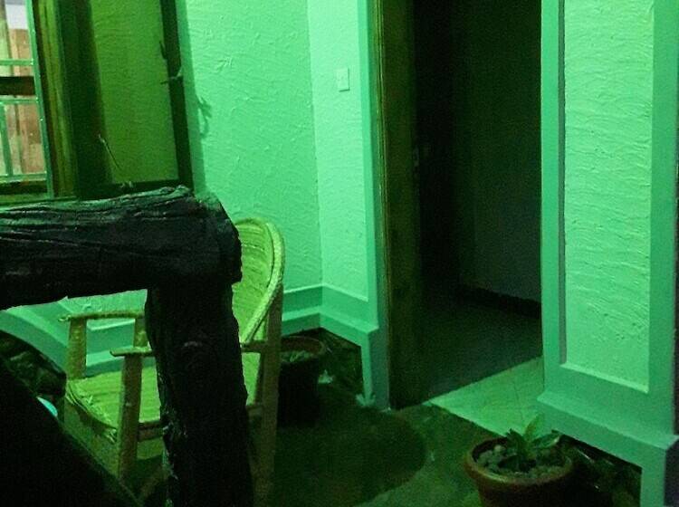 هتل Mbara Safari Lodge And Resort