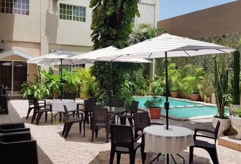 هتل Plaza Floresta