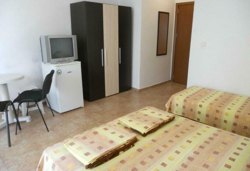 פנסיון ахтопол стаи под наем с паркинг