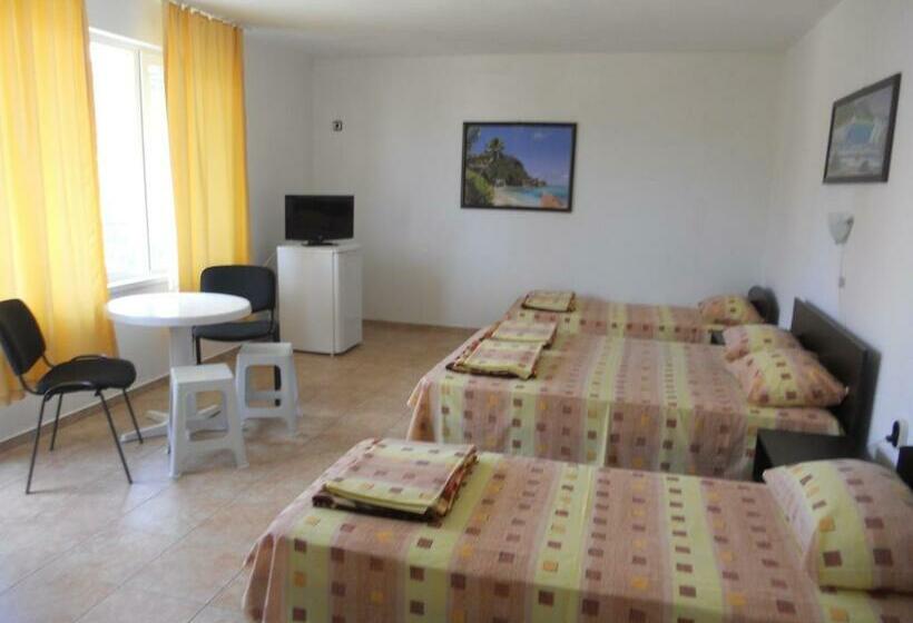 פנסיון ахтопол стаи под наем с паркинг