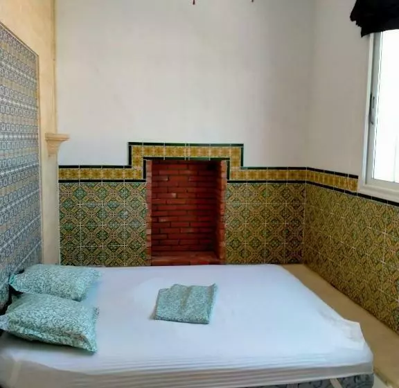 ペンション Dar El Hamra
